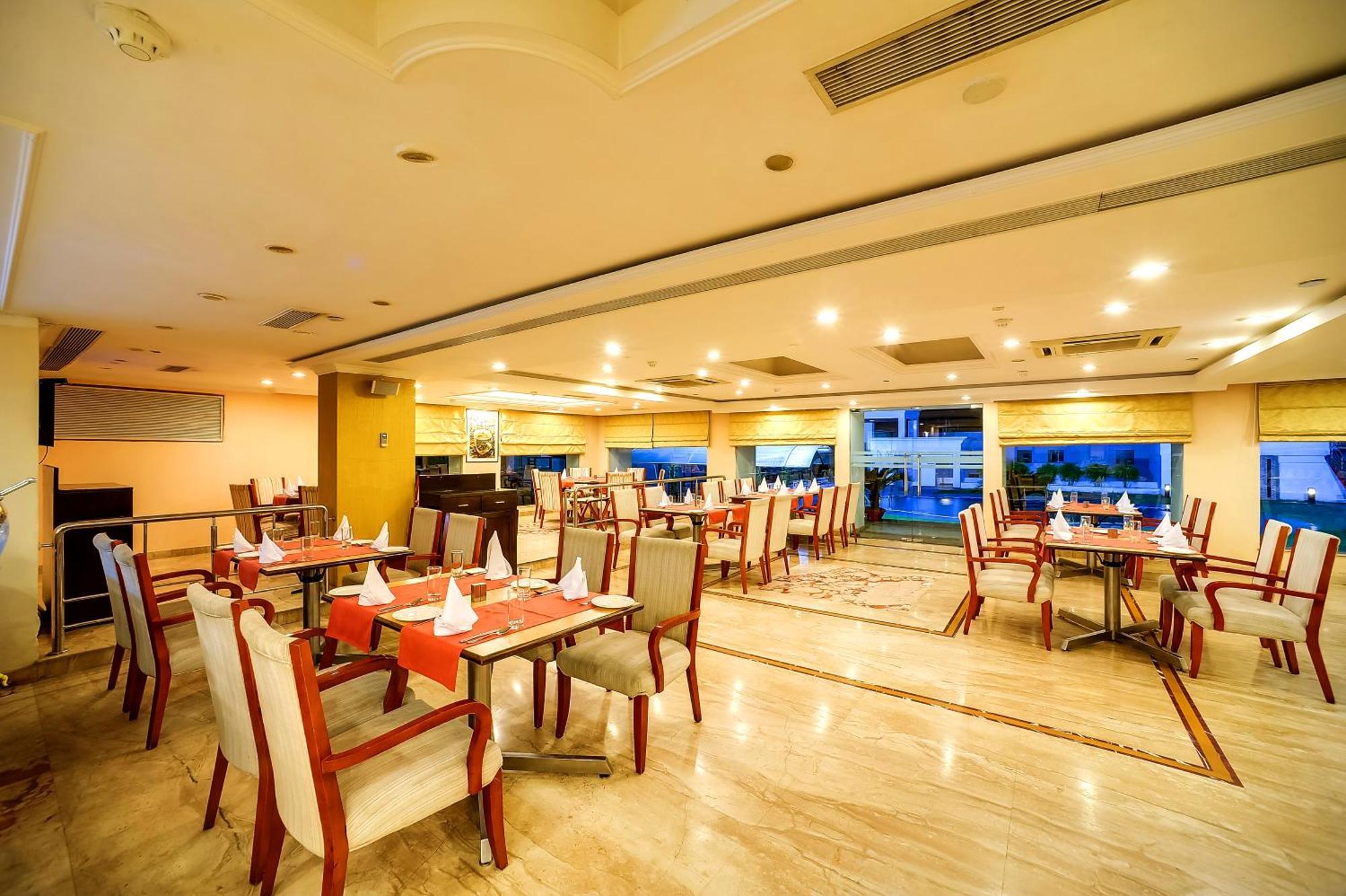Royal Sarovar Portico Siliguri Buitenkant foto