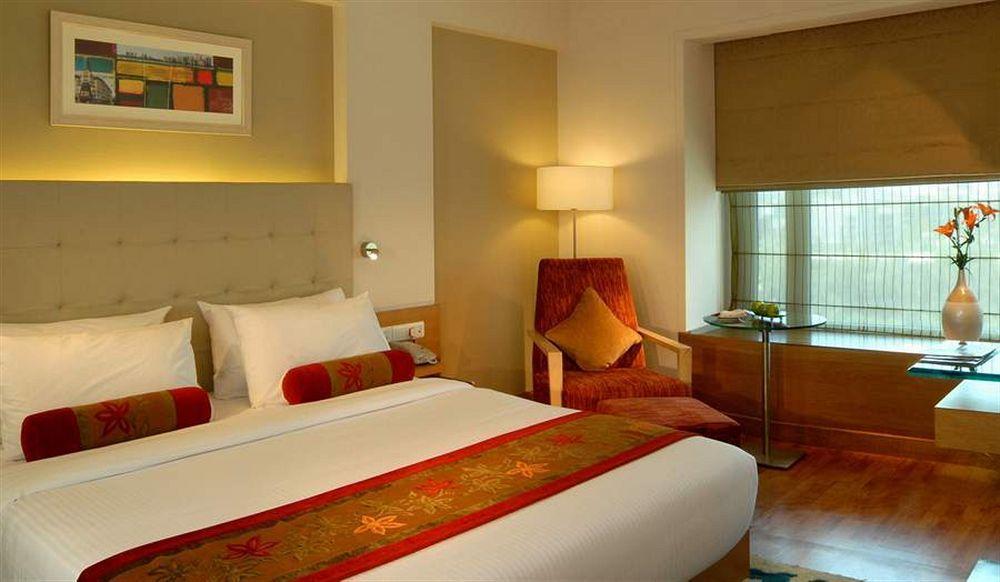 Royal Sarovar Portico Siliguri Buitenkant foto