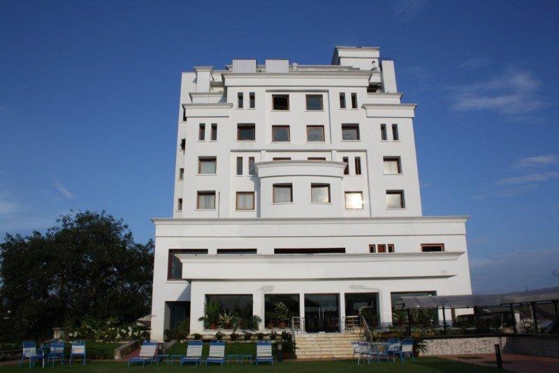 Royal Sarovar Portico Siliguri Buitenkant foto