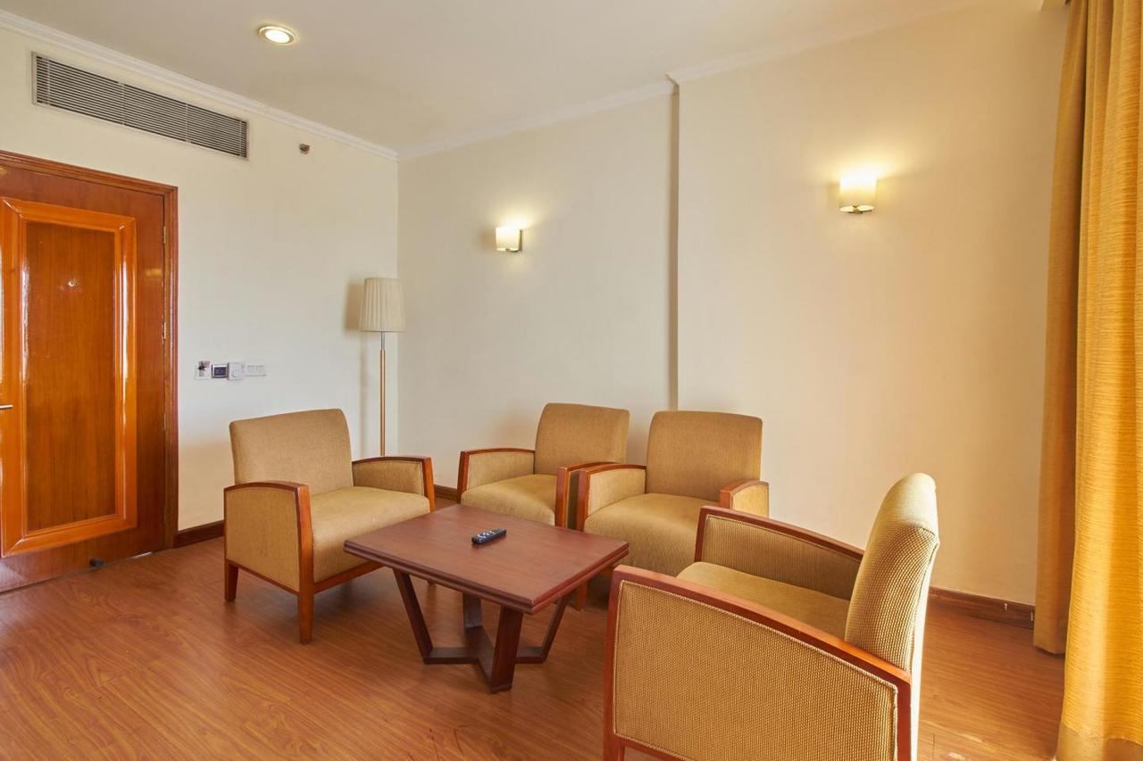 Royal Sarovar Portico Siliguri Buitenkant foto