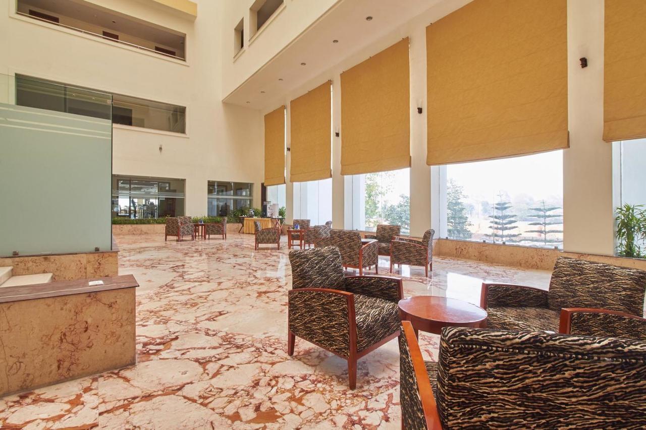 Royal Sarovar Portico Siliguri Buitenkant foto