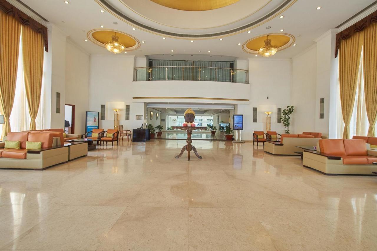 Royal Sarovar Portico Siliguri Buitenkant foto