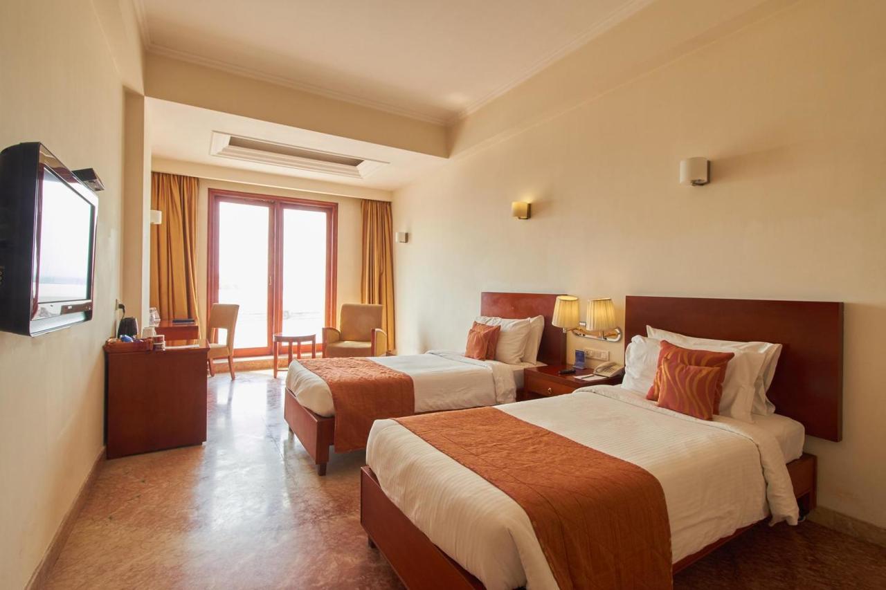 Royal Sarovar Portico Siliguri Buitenkant foto