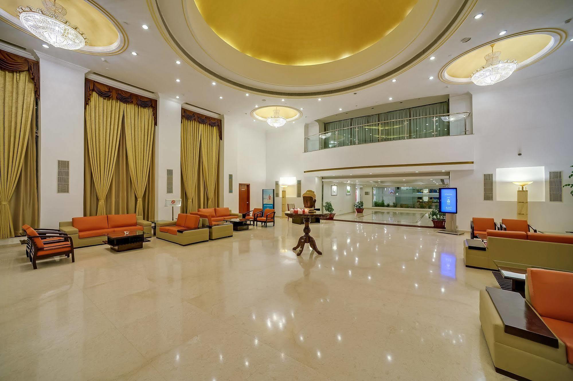 Royal Sarovar Portico Siliguri Buitenkant foto