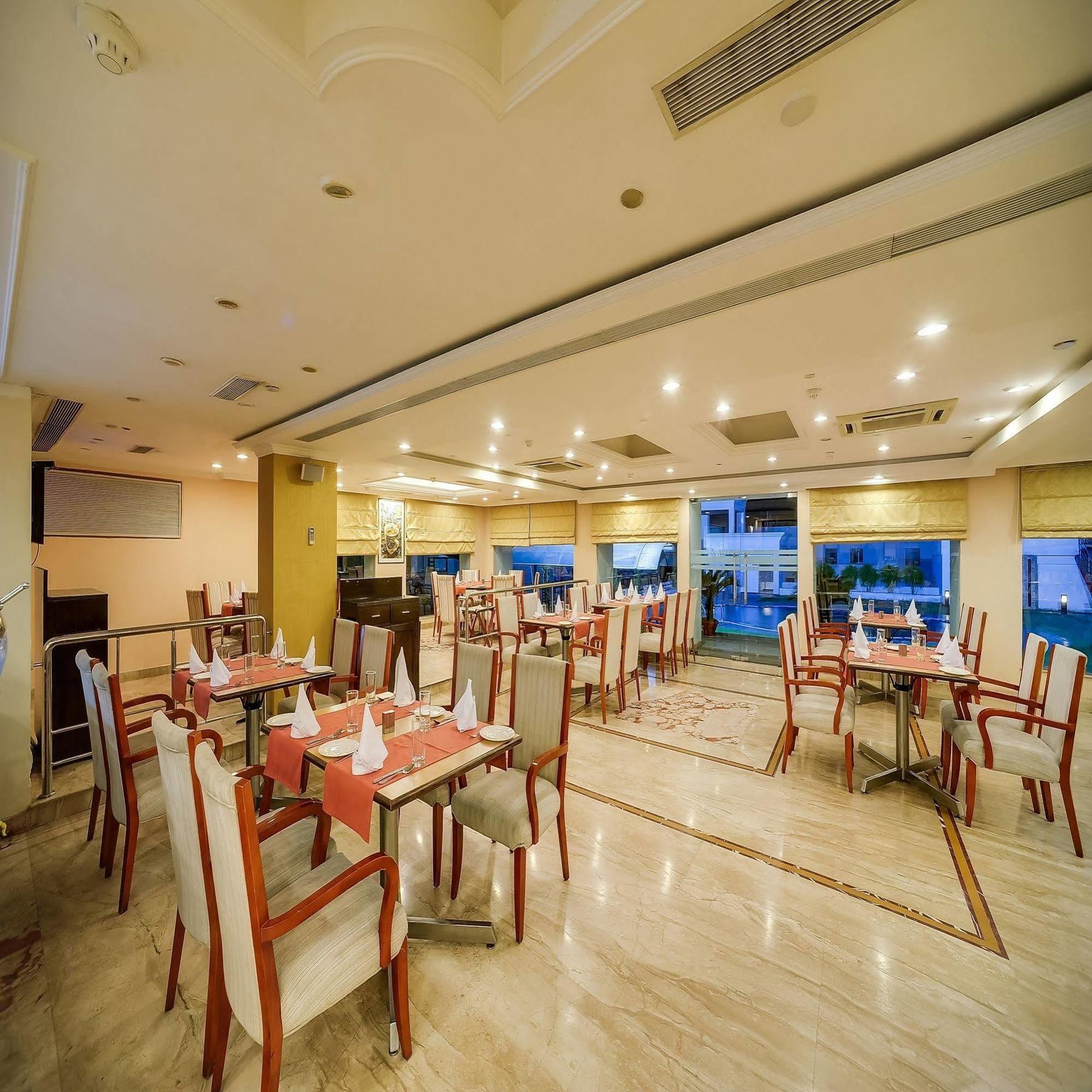 Royal Sarovar Portico Siliguri Buitenkant foto