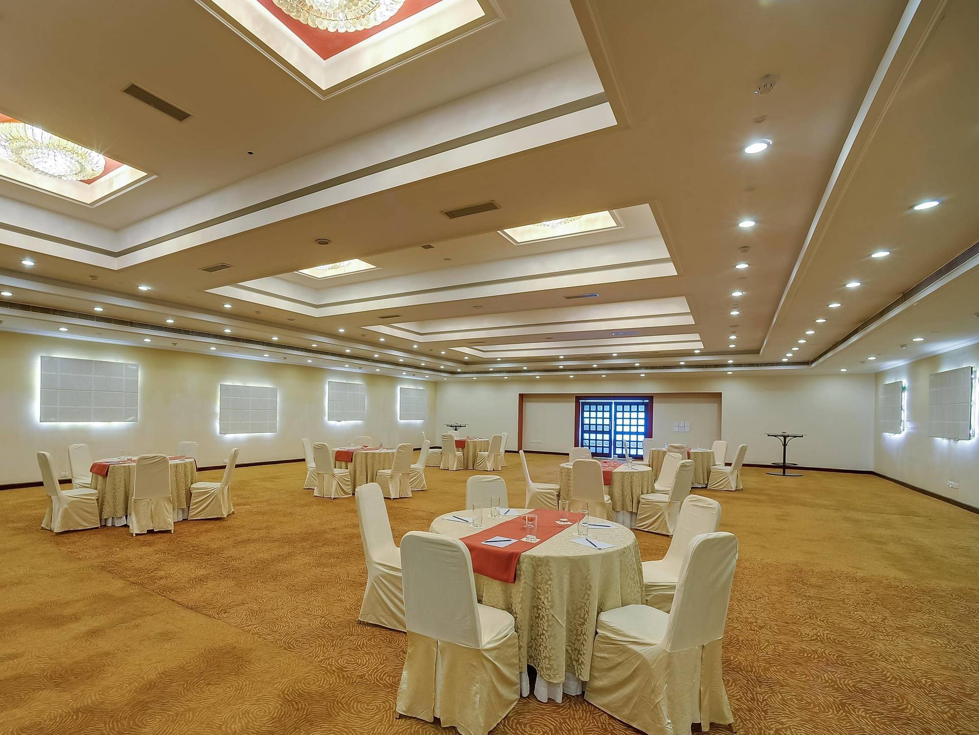 Royal Sarovar Portico Siliguri Buitenkant foto