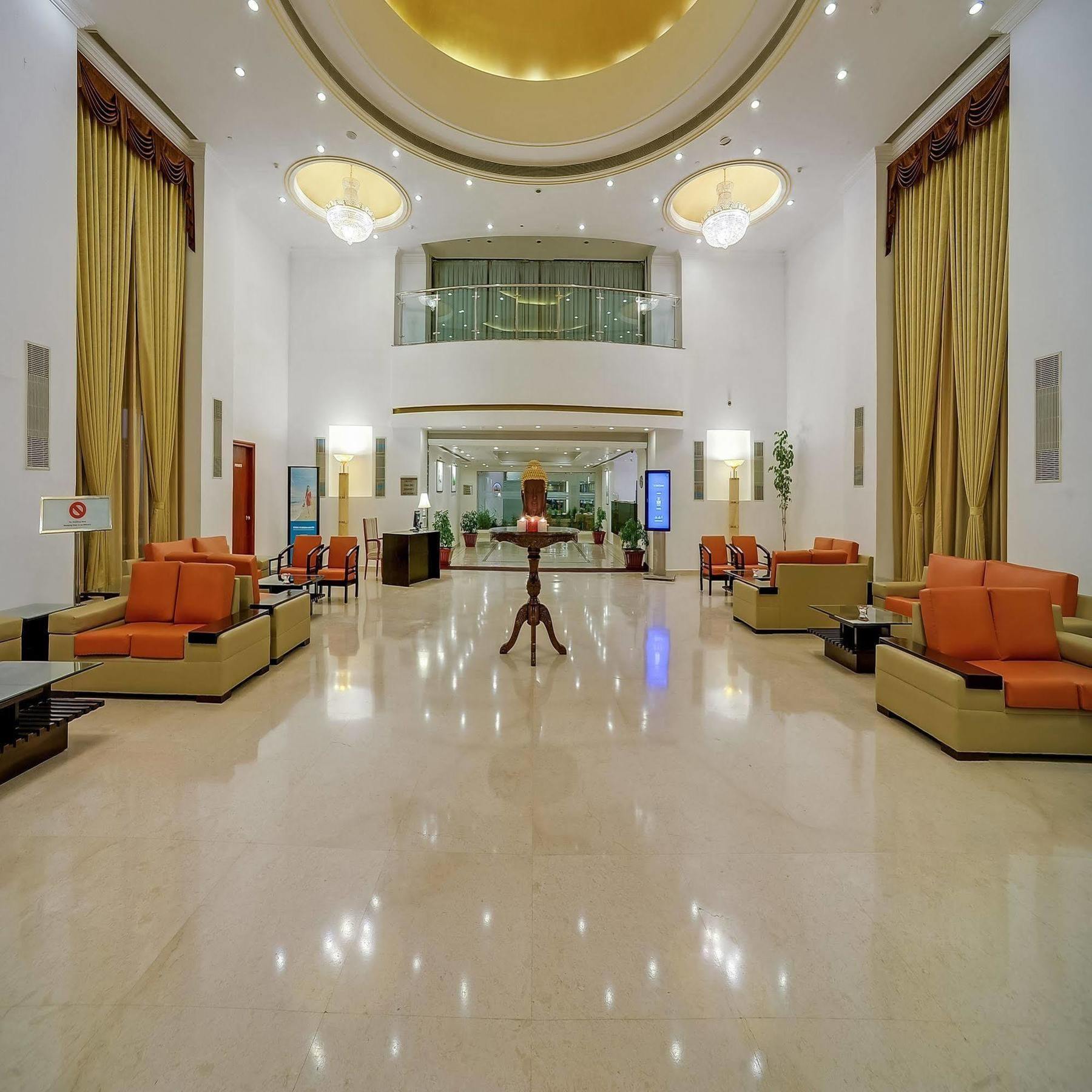 Royal Sarovar Portico Siliguri Buitenkant foto