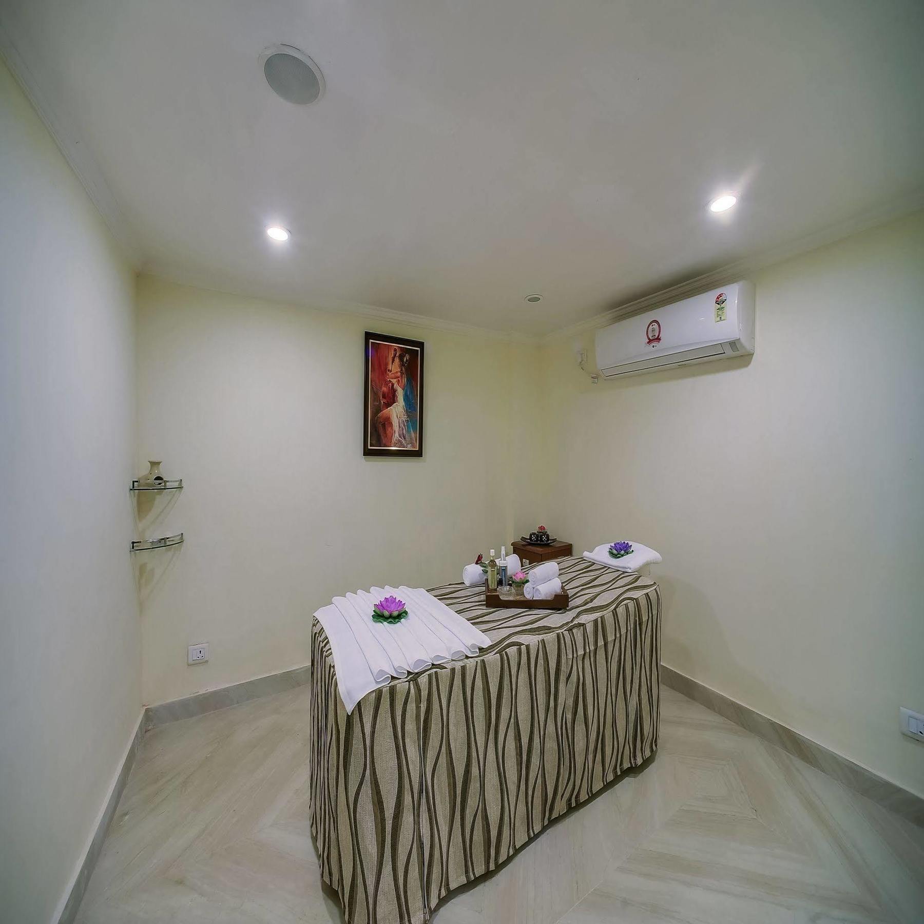 Royal Sarovar Portico Siliguri Buitenkant foto