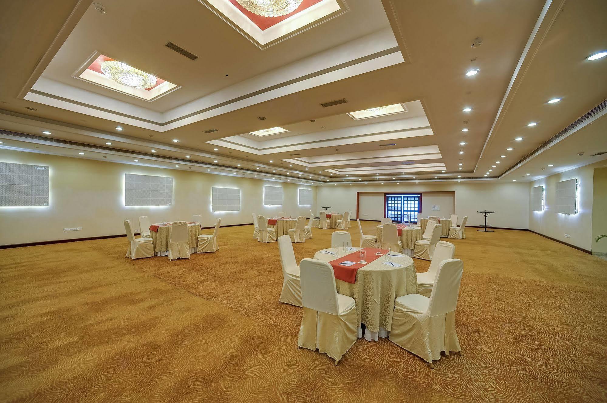 Royal Sarovar Portico Siliguri Buitenkant foto