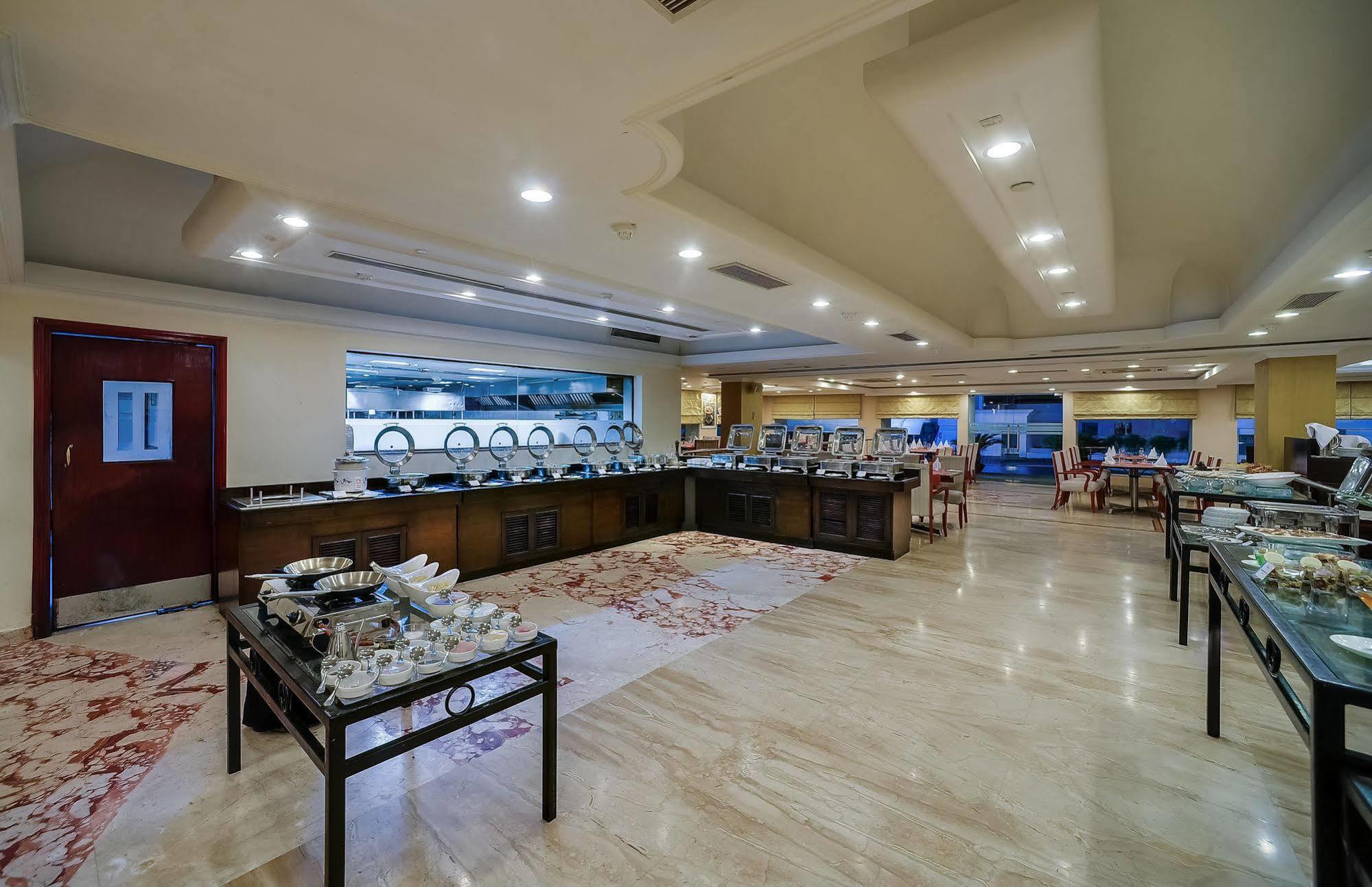 Royal Sarovar Portico Siliguri Buitenkant foto