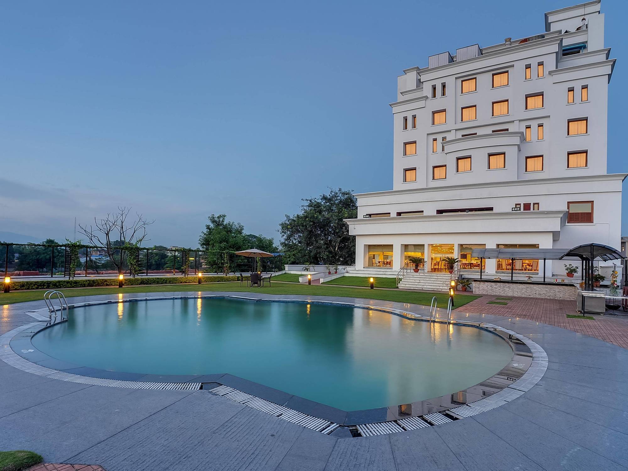 Royal Sarovar Portico Siliguri Buitenkant foto