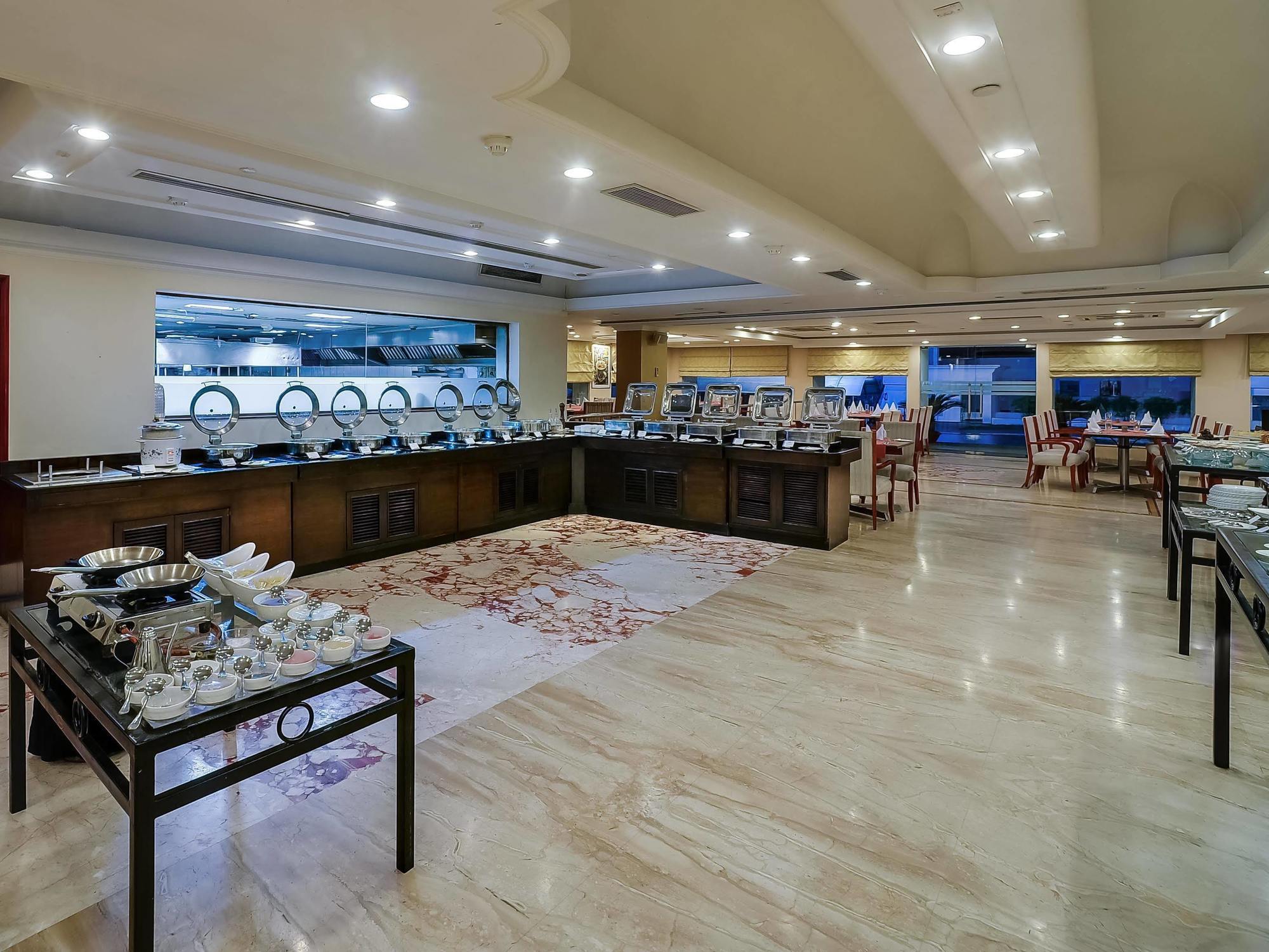Royal Sarovar Portico Siliguri Buitenkant foto