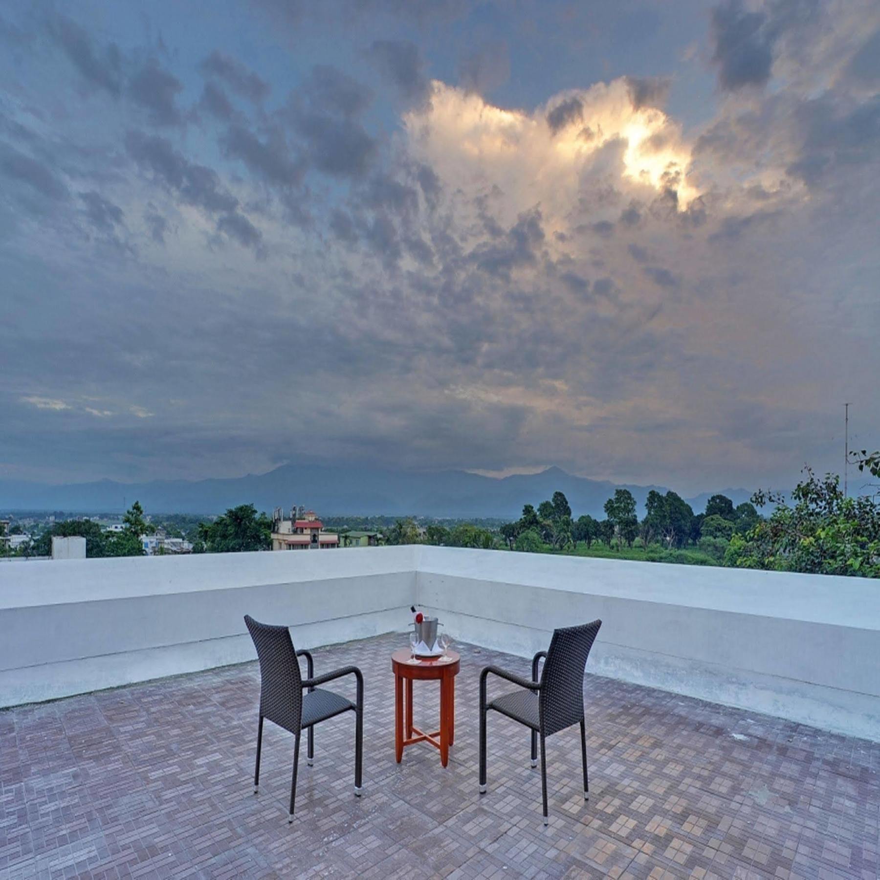 Royal Sarovar Portico Siliguri Buitenkant foto